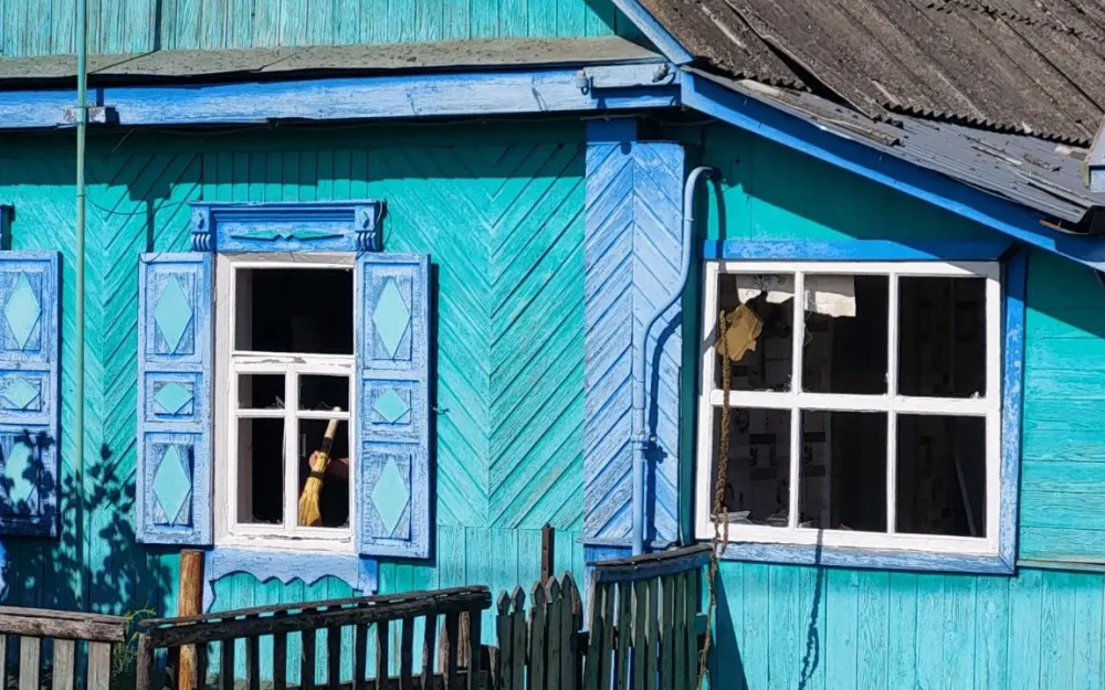 В сети появились фото последствий обстрела брянского поселка Белая Березка