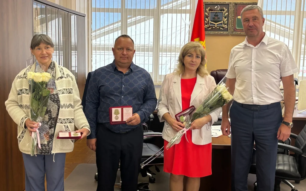 В Клинцах вручили медали в честь подвига партизан и подпольщиков