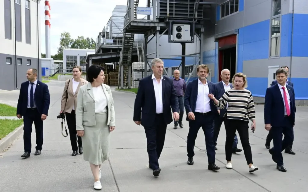 Брянский губернатор назвал предприятие в Сураже с зарплатой свыше 100 тысяч