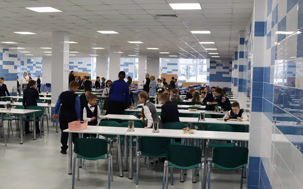 На питание школьников Брянска в 2025 году направят 400 миллионов рублей