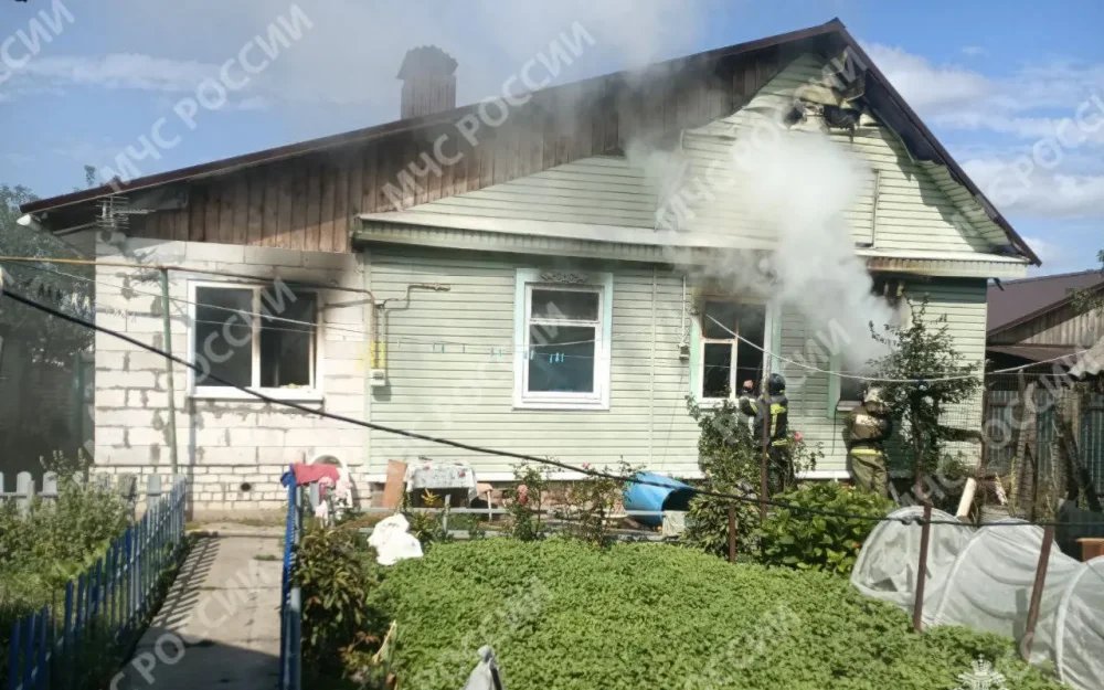 В Клинцах Брянской области произошел пожар в жилом доме