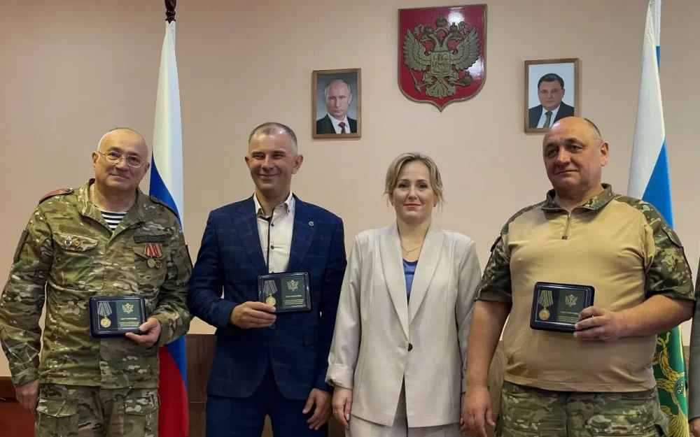 Трое брянских адвокатов из «Барса» получили высшую награду Минюста России