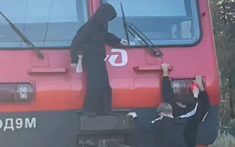 В Брянске нашли подростков, устроивших опасные шутки на железной дороге
