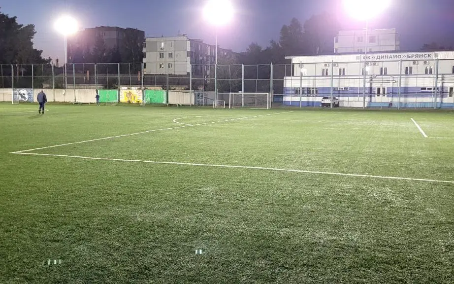 В Брянске обновили систему освещения на тренировочной базе «Динамо-Брянск»