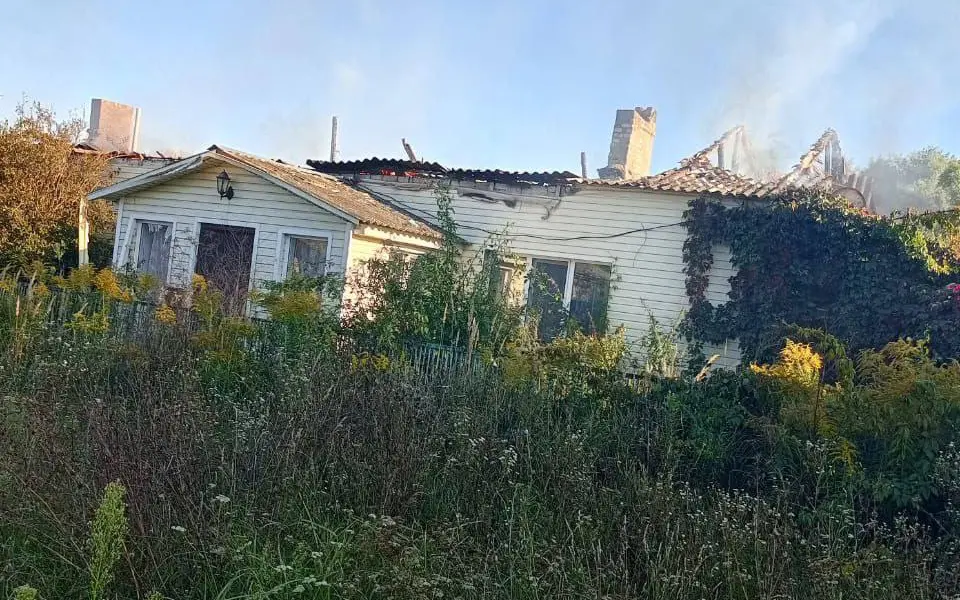 Появились фото сожжённого украинскими террористами дома в брянском приграничье