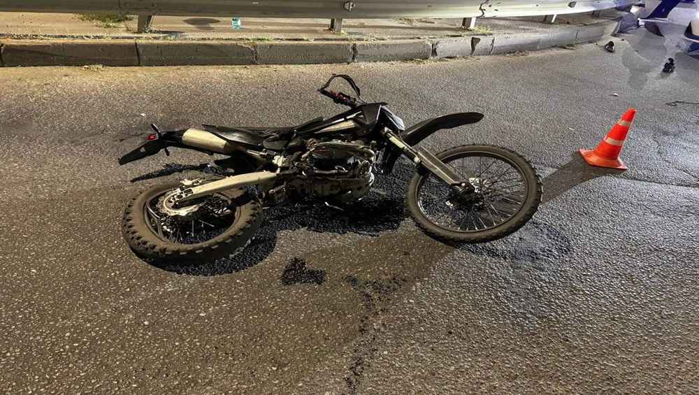 Под Брянском подросток на мотоцикле врезался в автомобиль Renault