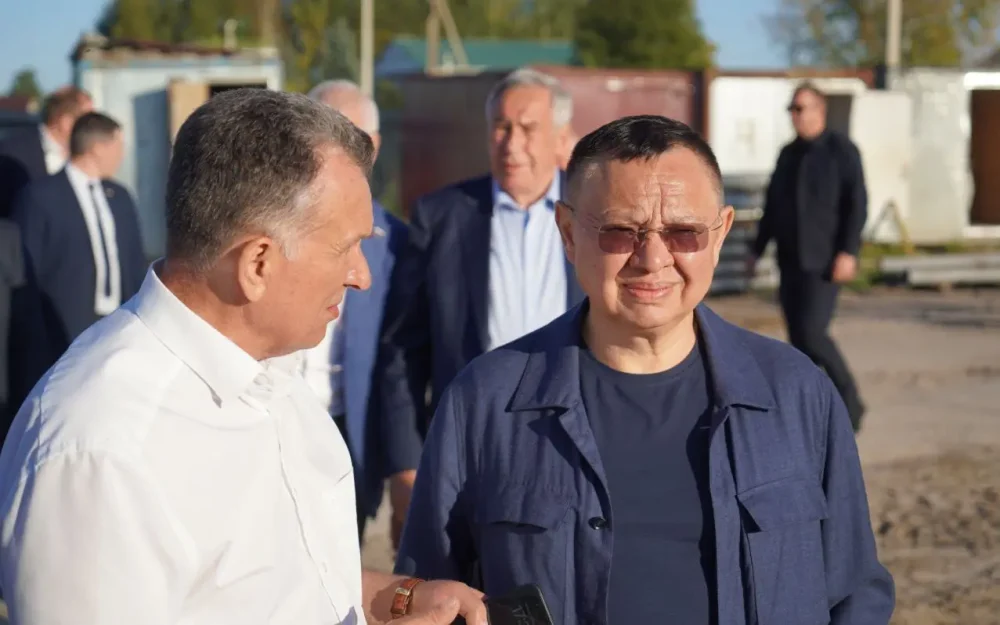 Министр строительства России и губернатор оценили развитие брянских Журиничей