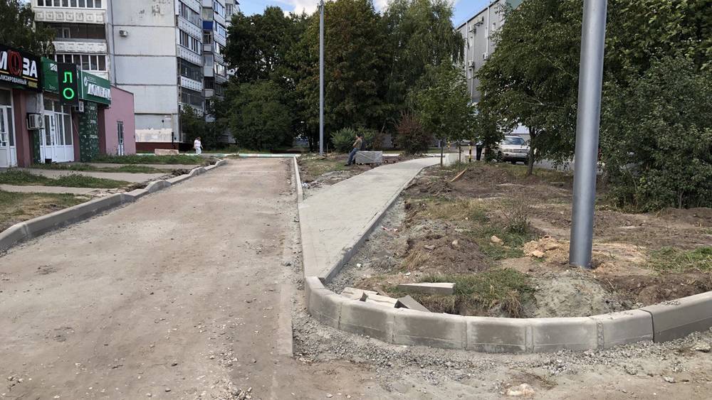 В Брянске на одной улице показали виды разумного и нелепого благоустройства