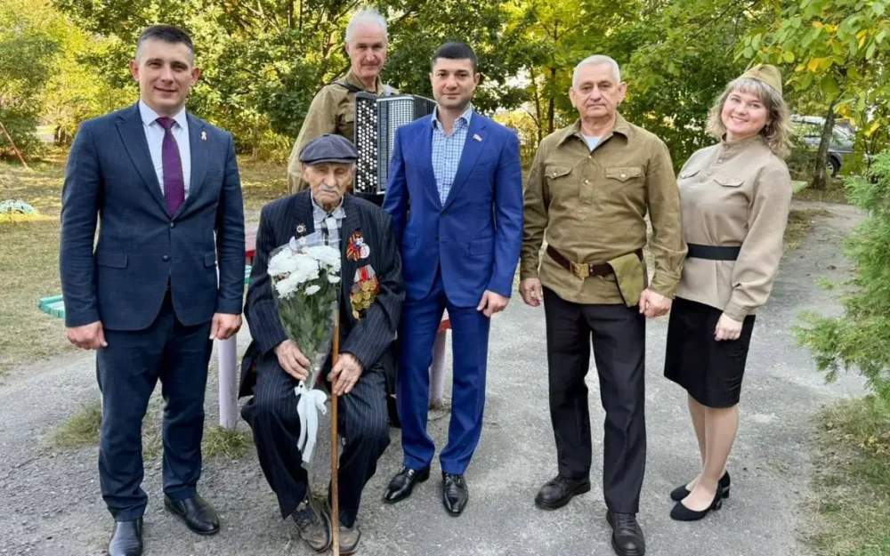 В Фокинском районе Брянска поздравили ветеранов с Днём города