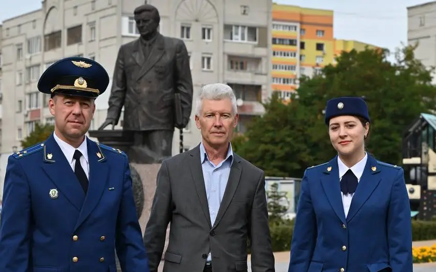 В сквере Рекункова в Брянске появились новые сосны и рябины