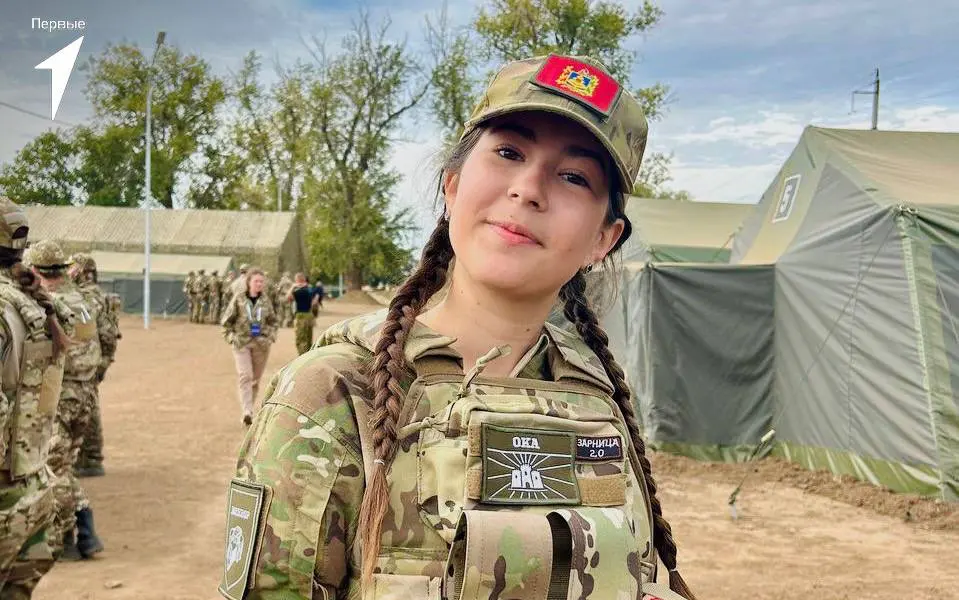 Молодой брянский военкор Дарья Черкашина получила серебряный шеврон