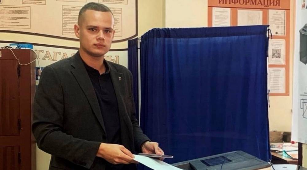 Выборы продолжаются: свой голос отдал депутат Клинцовского горсовета Антон Механиков