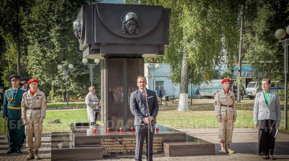 В урочище «Лесные сараи» у обновленного памятника прошел митинг памяти