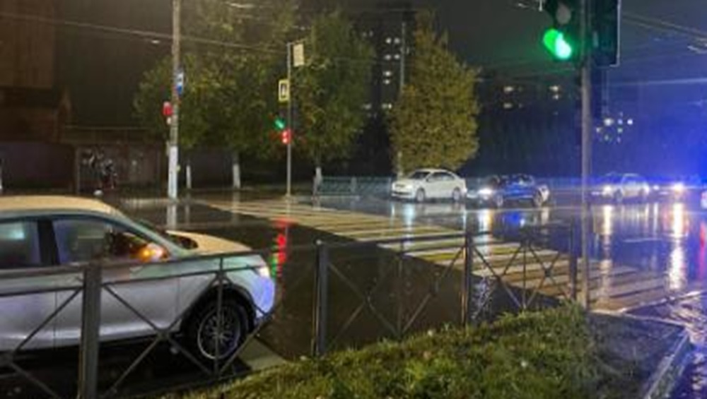 В Брянске сбитая на «зебре» у светофора 16-летняя девушка попала в реанимацию