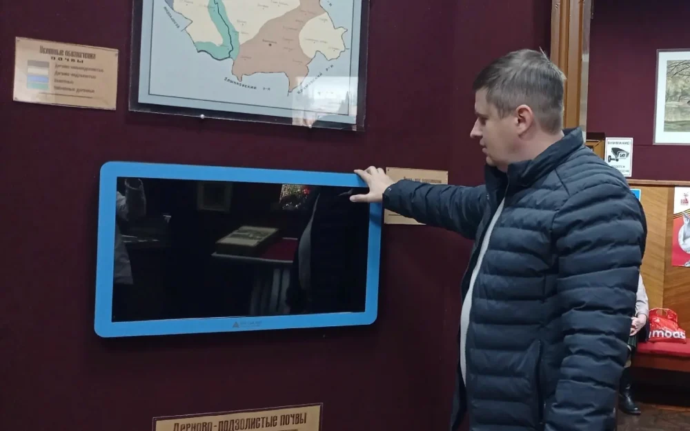 Активисты «Единой России» проверили оснащение Новозыбковского краеведческого музея