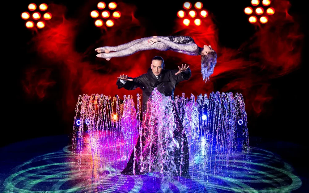 Такого в Брянске не было десять лет: «Шоу воды, огня и света!» Анатолия Сокола собрало полный зал!