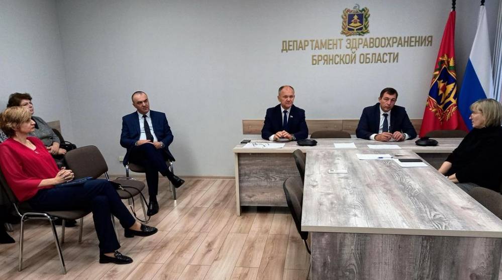 Депутат Госдумы Николай Щеглов проинформировал брянских медиков о законотворческой работе Комитета