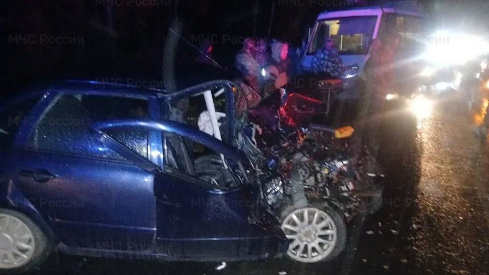 Страшное ДТП произошло под Брянском на темной и мокрой дороге