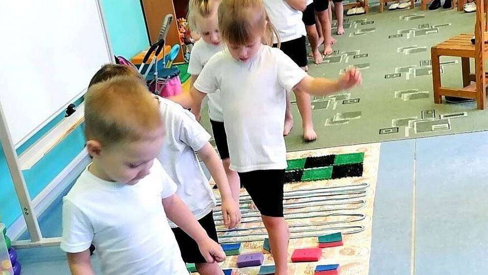 Для укрепления здоровья брянским детям начали делать массаж стопы