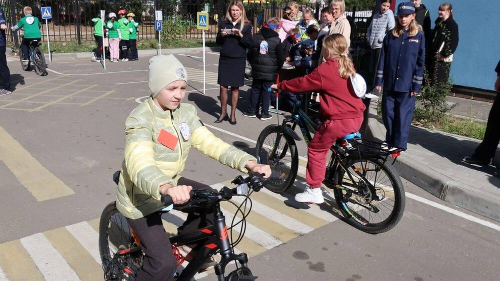 В Жуковке по предложению учителей открыли велогородок