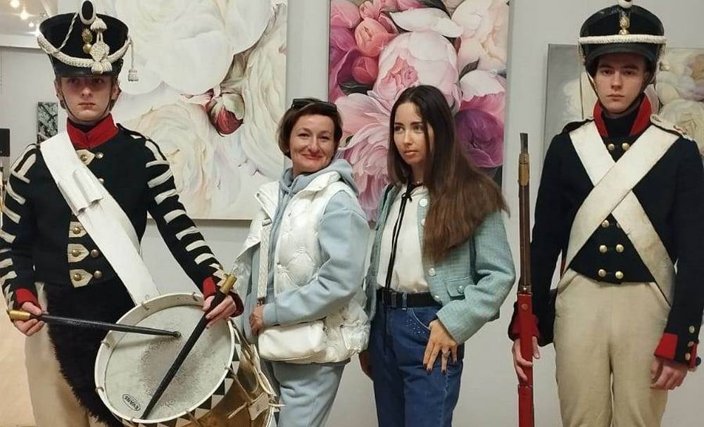 Выставка «Между Небом и Землей» поманила Брянск в загадочные дали