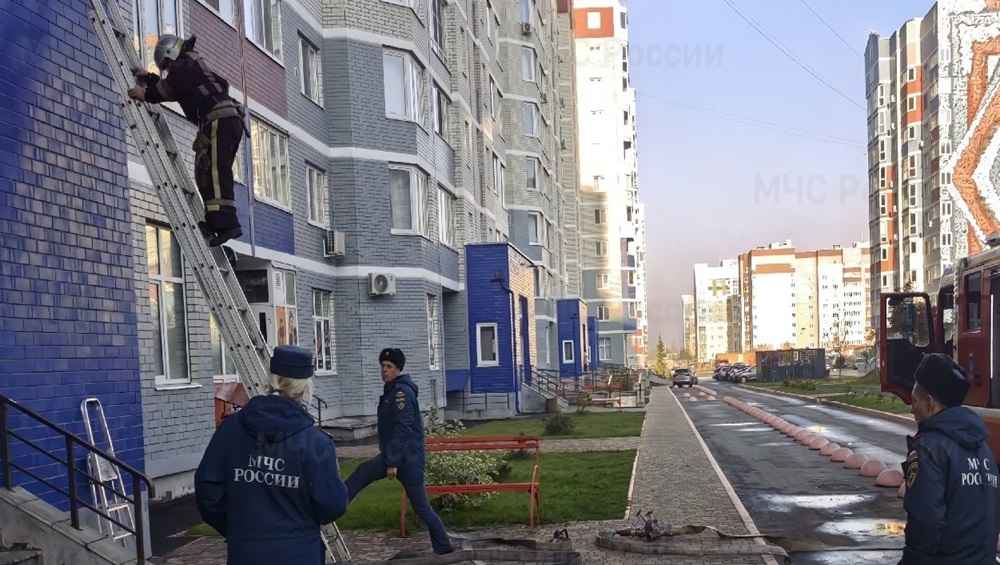 В Брянске из горевшей многоэтажки на улице Войстроченко эвакуировали 2 жильцов