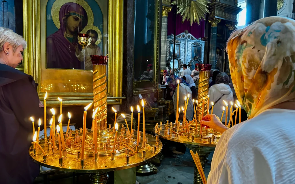 Брянский депутат призвал окроплять офисы компаний святой водой