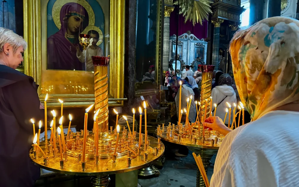 Брянский депутат призвал окроплять офисы компаний святой водой