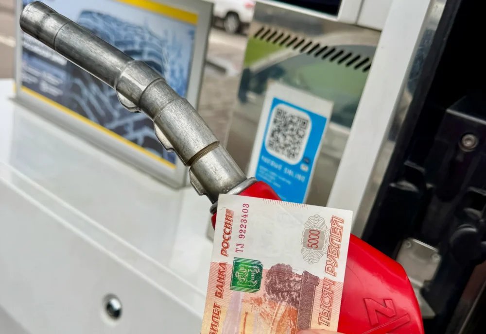 Снижение цен на бензин в Брянской области стало самым значительным в стране