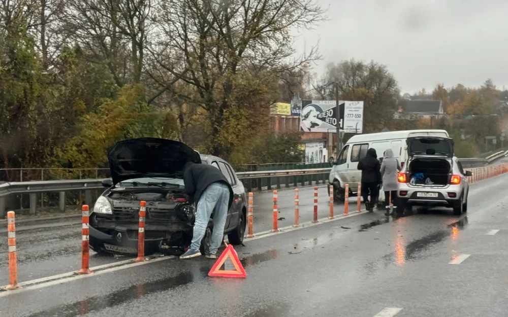 Дождь и несоблюдение ПДД привели к массовой аварии под Брянском