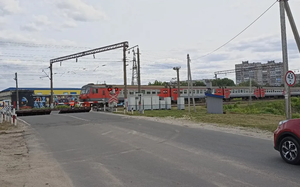 Брянские железнодорожники усилят профилактическую работу на железнодорожных переездах