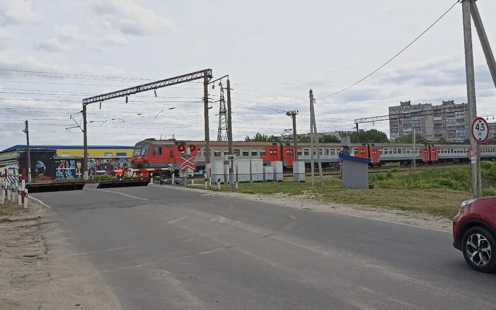 Брянские железнодорожники усилят профилактическую работу на железнодорожных переездах