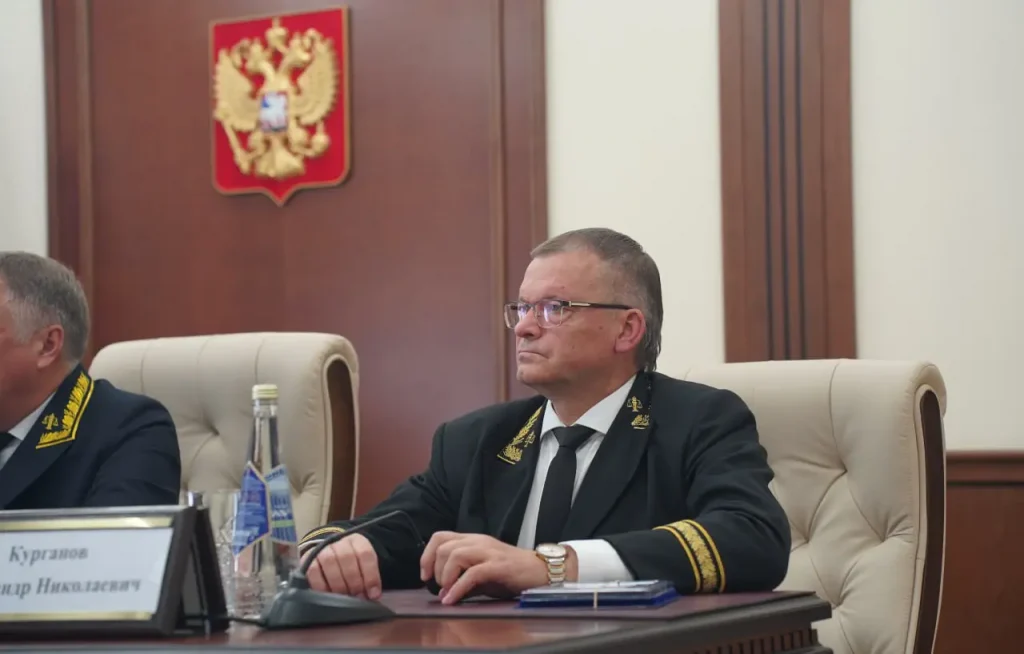 Председателя Брянского областного суда наградили ведомственной медалью