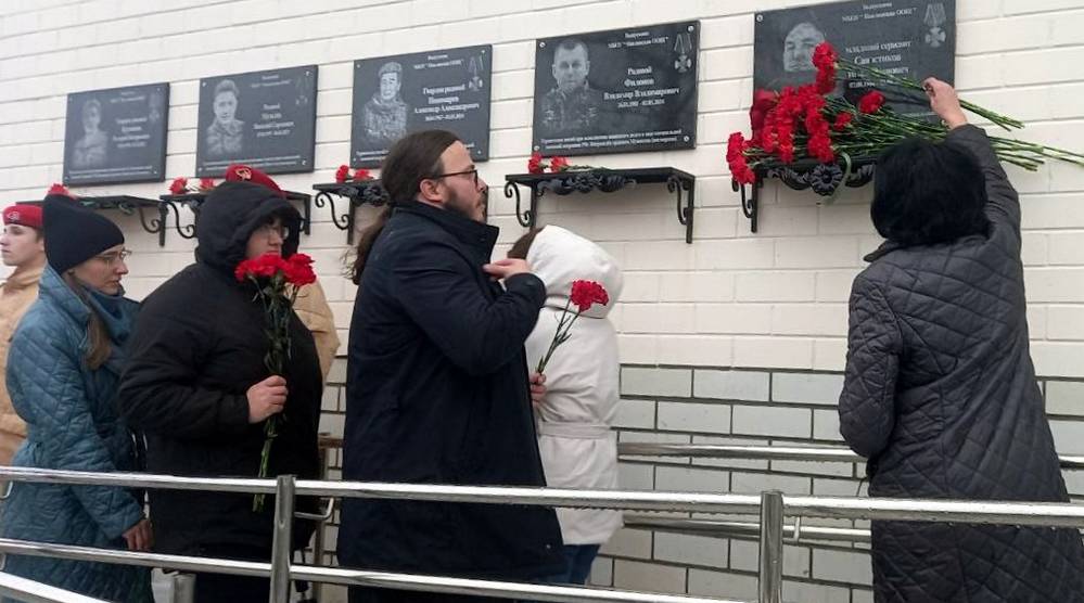 В Навле открыли мемориальную доску памяти Игоря Савостикова