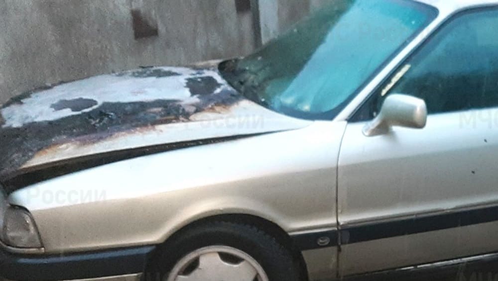 В Унече Брянской области при загадочных обстоятельствах загорелся автомобиль
