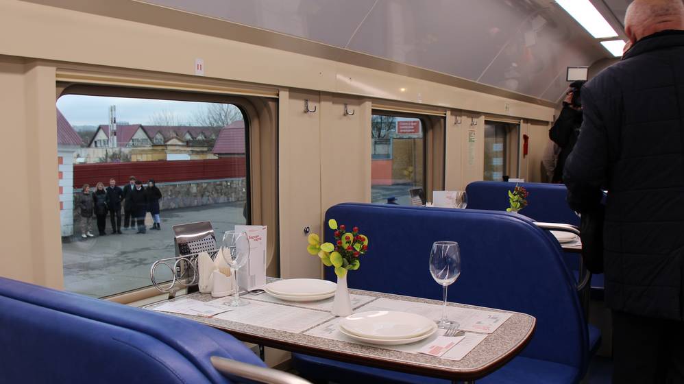 Что удивило и порадовало в новом двухэтажном поезде Брянск − Петербург