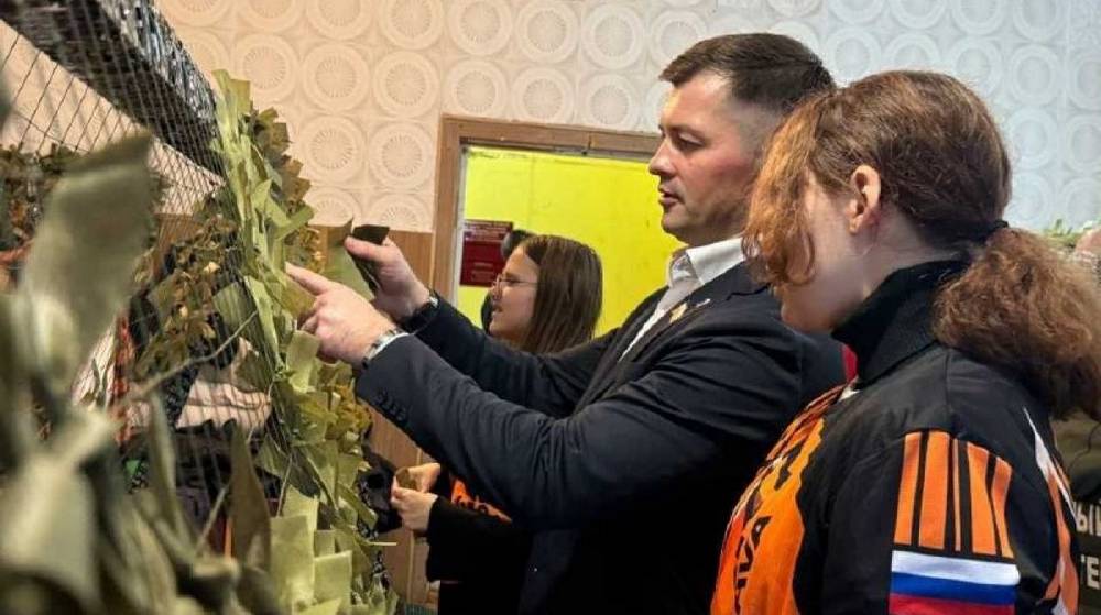 Постоянная помощь фронту: в Брянской области изготавливают маскировочные сети для военных