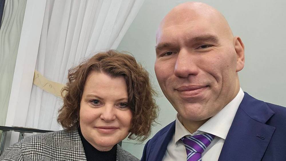 Депутат Валуев и глава Брянска Дбар подарили судьям многозначительные улыбки