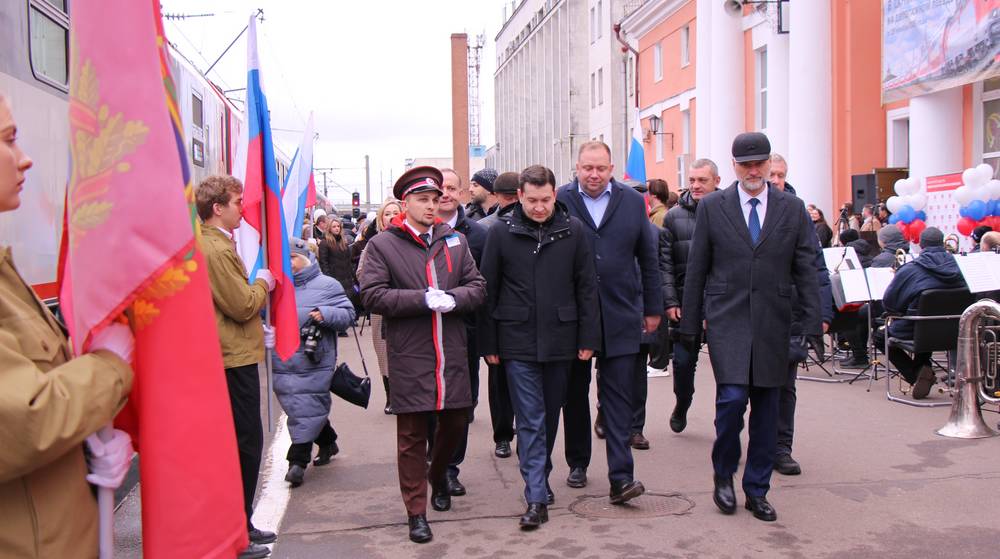 Что удивило и порадовало в новом двухэтажном поезде Брянск − Петербург