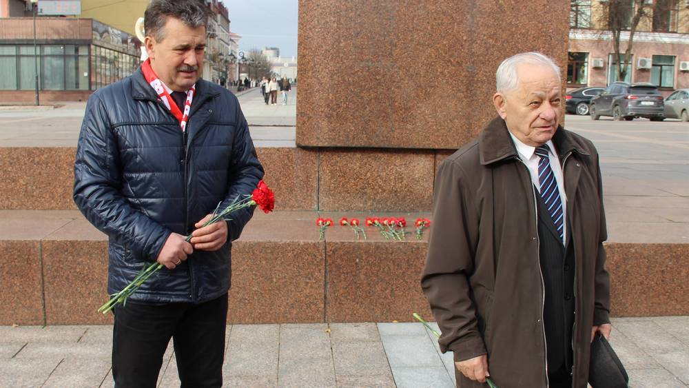 В день революции брянские коммунисты провели «мероприятия»