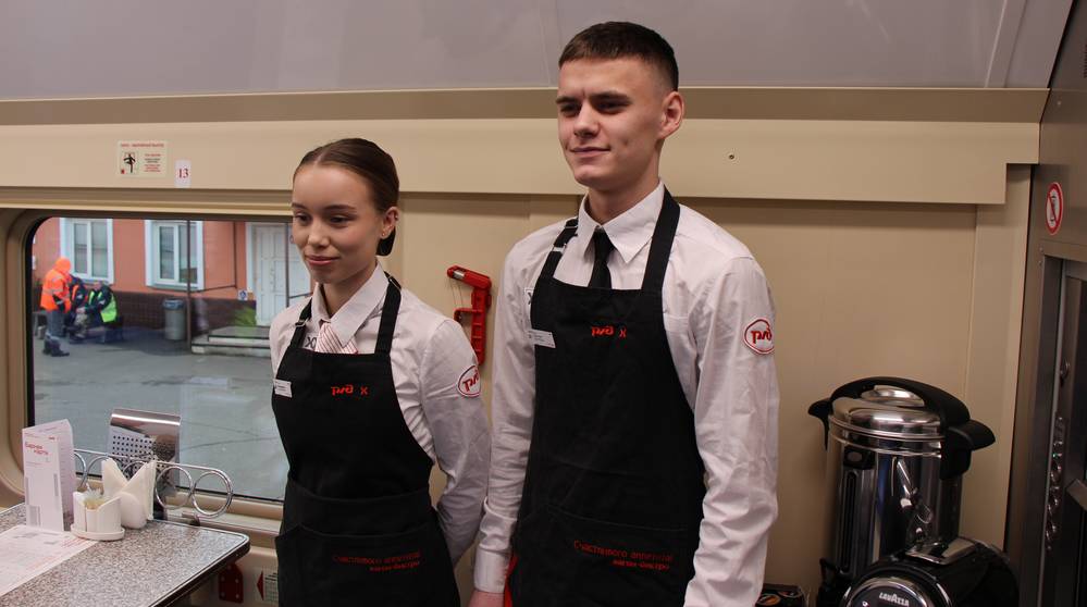 Что удивило и порадовало в новом двухэтажном поезде Брянск − Петербург