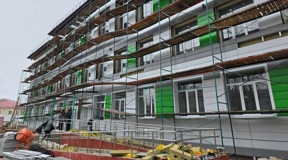 Депутат Госдумы Николай Щеглов проверил ход капремонта школы №42