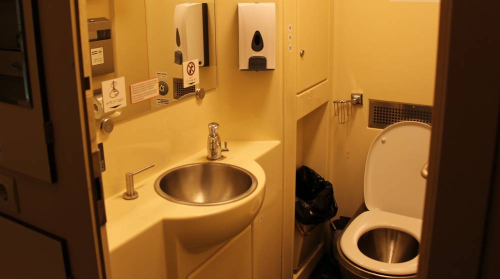 Что удивило и порадовало в новом двухэтажном поезде Брянск − Петербург