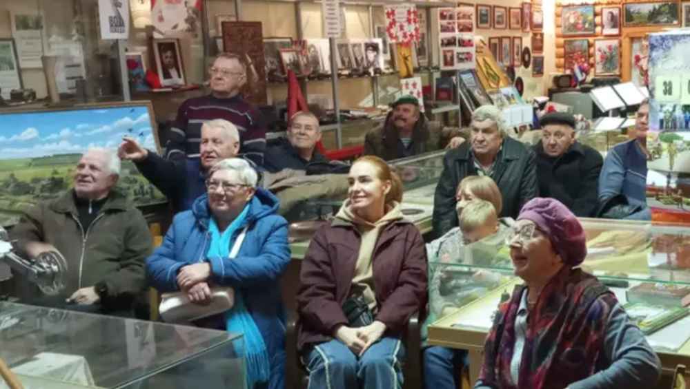 В брасовском музее посетителям показали запись Парада Победы 1985 года