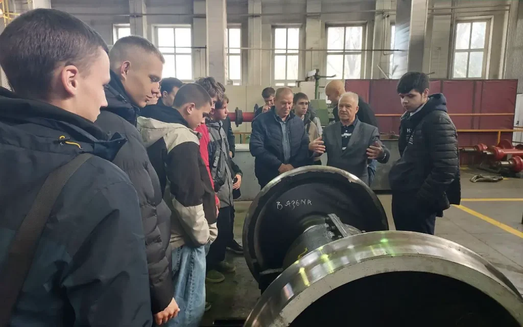 Студенты регионального железнодорожного техникума побывали в Брянской механизированной дистанции инфраструктуры