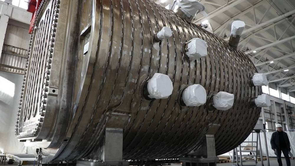 Во Францию из Брянска доставили уникальную камеру для ядерного реактора