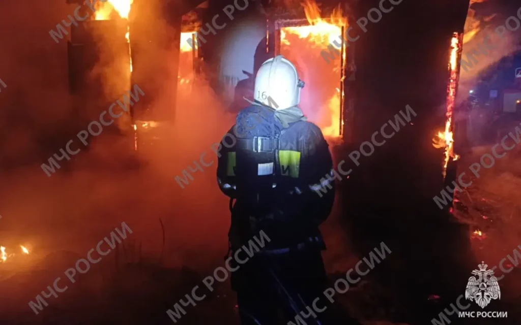 Страшный пожар под Брянском унес жизни 5-летнего мальчика и 46-летнего мужчины