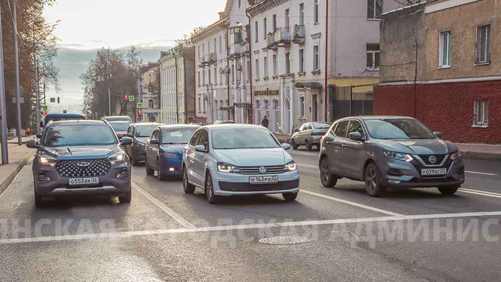 В Брянске открыли движение на обновлённом участке дороги по улице Горького