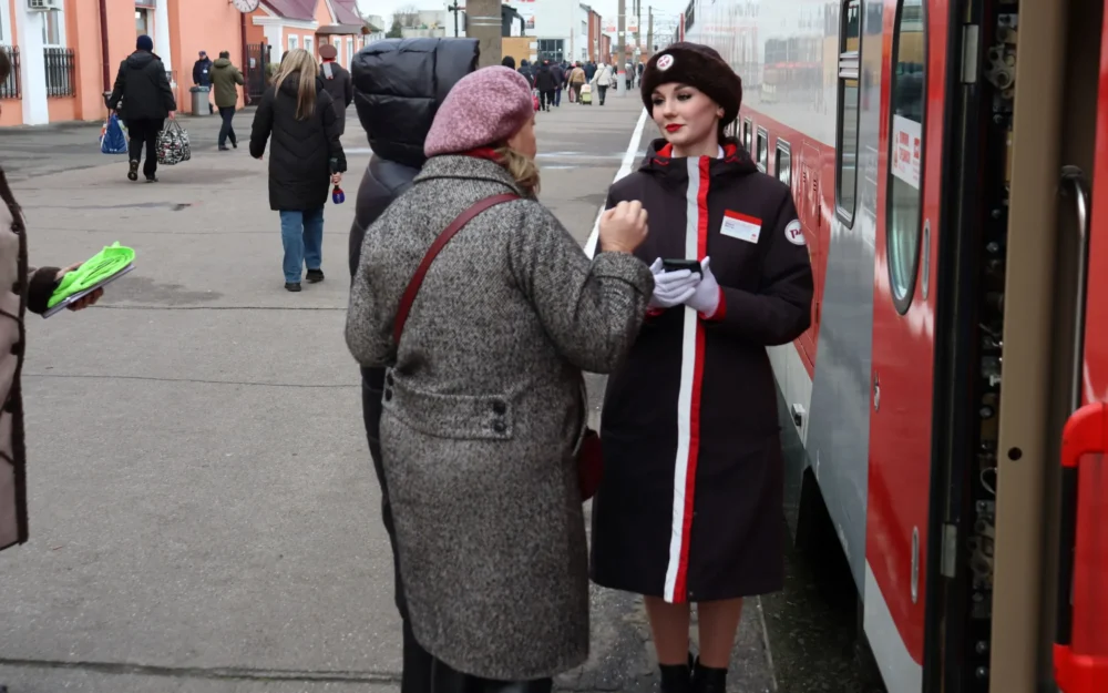 Двухэтажный поезд начал курсировать между Брянском и Санкт-Петербургом