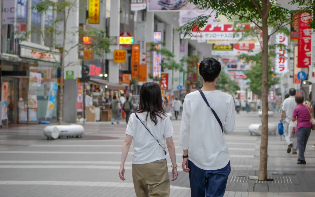 Зарплаты в Японии: обзор по секторам